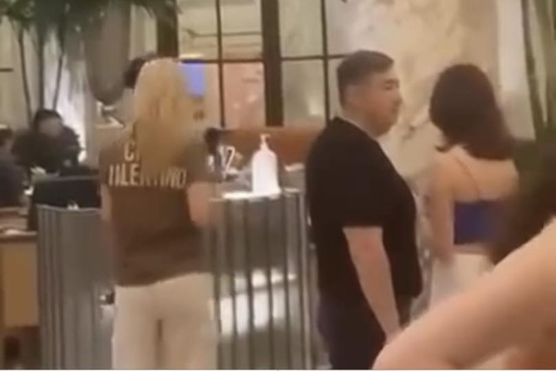 Hadházy szerint Mészáros Lőrinc és Várkonyi Andrea ott szállt meg New Yorkban, mint Kevin a Reszkessetek, betörőkben