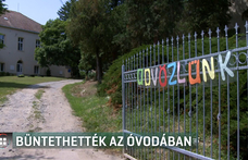 Felügyelet nélkül, félmeztelenül kizavarták a gyereket az óvoda folyosójára