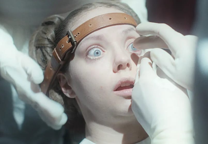 Szenvtelen szenvedés a szépségért – megnéztük az év legundorítóbb filmjét