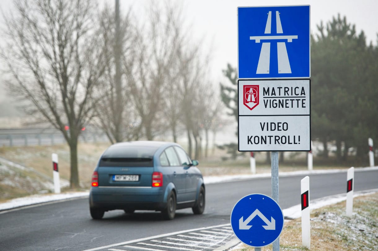 Hiába nagyon drága, meglepően kelendő a napi autópálya-matrica