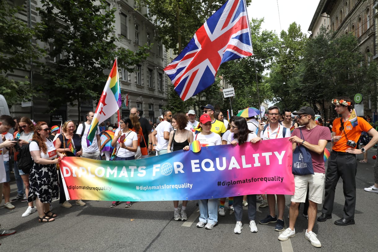 22 ország nagykövetsége együtt tiltakozik a Pride-ot betiltó magyar jogszabály ellen