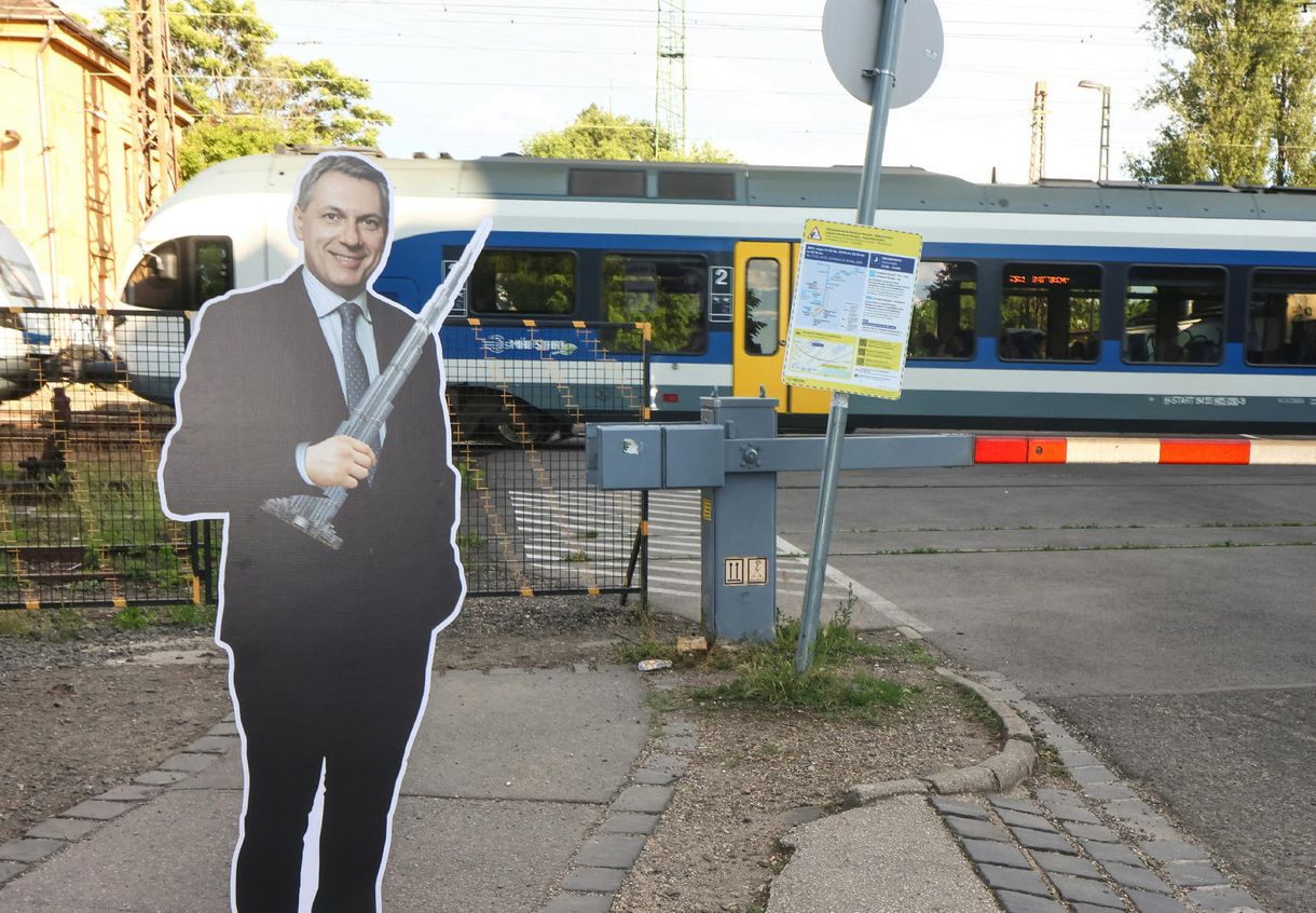 „Jó reggelt kívánok!” – Vitézy ismét üzent Lázárnak, miután az megtekintette a Kőbánya-Kispest vasútállomást