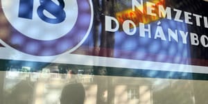 Ezer milliárd forintnál is több forog a hazai dohányiparban, Lázár holdudvarának legnagyobb örömére